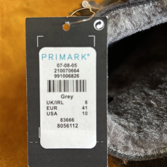 Never worn fur lined boots. Grey suede like boot from Primark - Picture 5 of 5